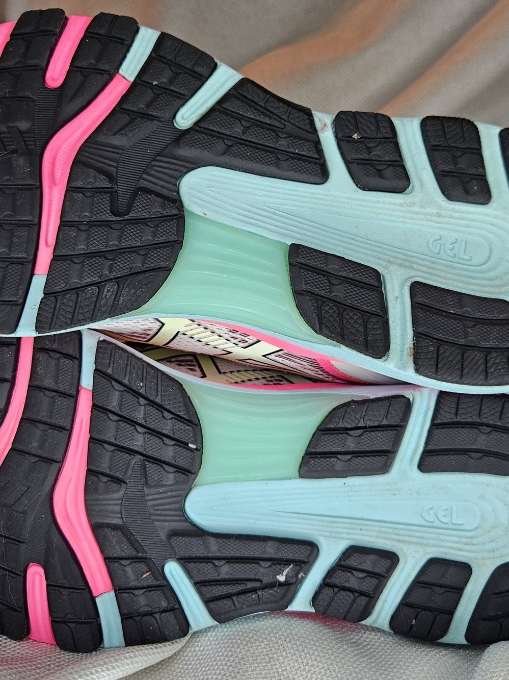 Asics Gel-Nimbus 21 Running Shoes in White, Black, and Hot Pink Size 7.5 - Picture 3 of 5